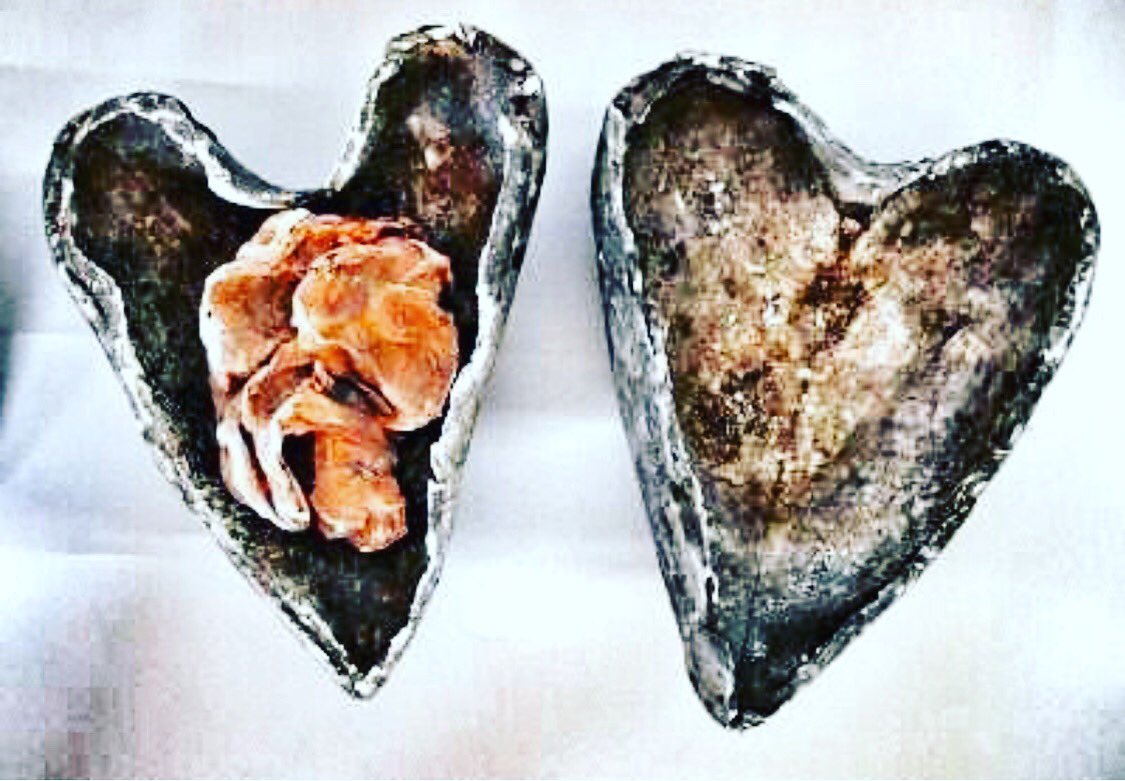 sarah_calavera's tweet photo. A preserved human heart in a leaden case, discovered in the medieval crypt of a church in Cork, Ireland and collected by General Pitt Rivers in the 1860s. 

Part of the @pittriversmuseum collection ❤ https://t.co/rK0ZM1sLUh