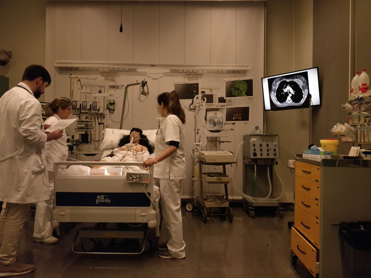 HMarFP's tweet photo. Nova simulació multidisciplinar dins el grup de treball "APRENEM JUNTS PER TREBALLAR JUNTS. Amb alumnat del nostre institut d'Auxiliars Infermeria i alumnat de Medicina UAB-UPF i Grau d'infermeria ESIM.
#simulación #silmulation #multidisciplinar #collaborem https://t.co/Q7kyss4dRl