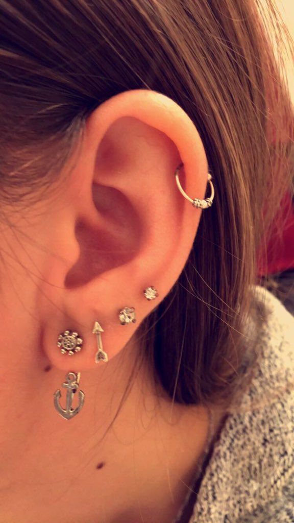 Earrings tweet media