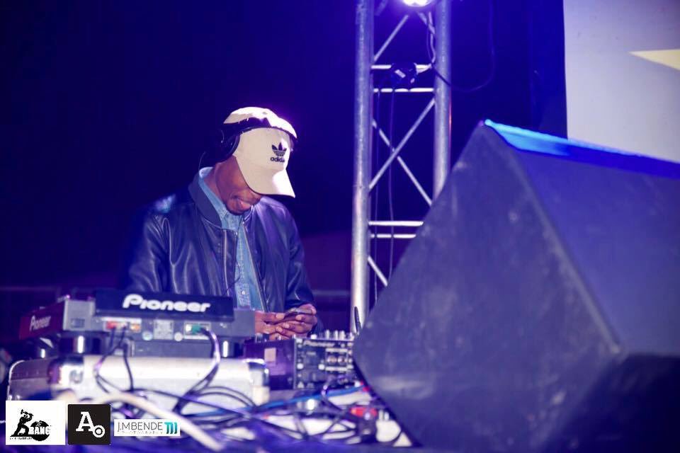 DJMzk_West's tweet photo. MR.West - Take A Journey With Me(Midnight Calls Deep Mix)
#Mixcloud #Podomatic coming through soon https://t.co/D31tlzpbxX