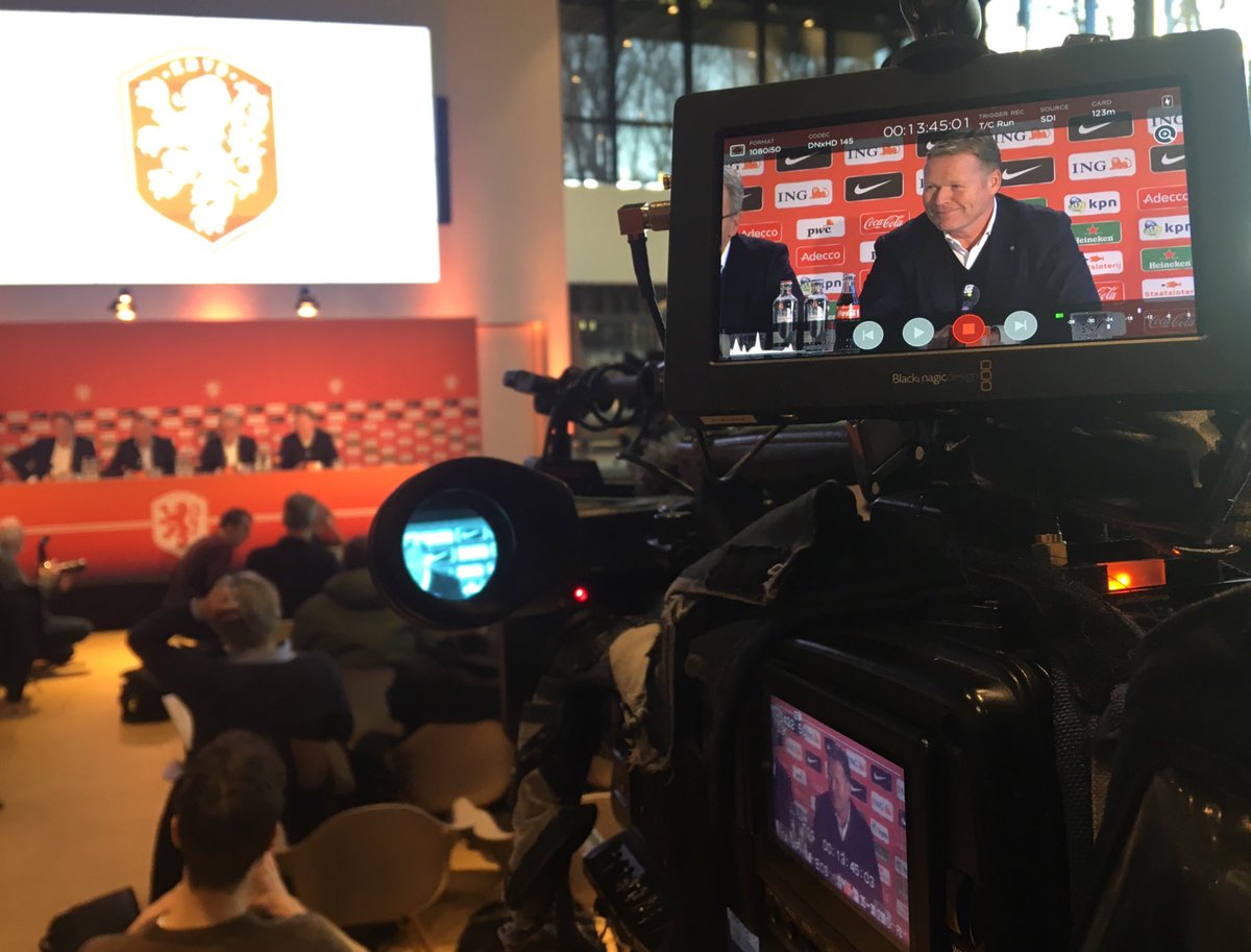 PatrickvUffelen's tweet photo. Voor RTL Nieuws bij de presentatie van de nieuwe bondscoach #StolkAV https://t.co/CD8yiOfVCu