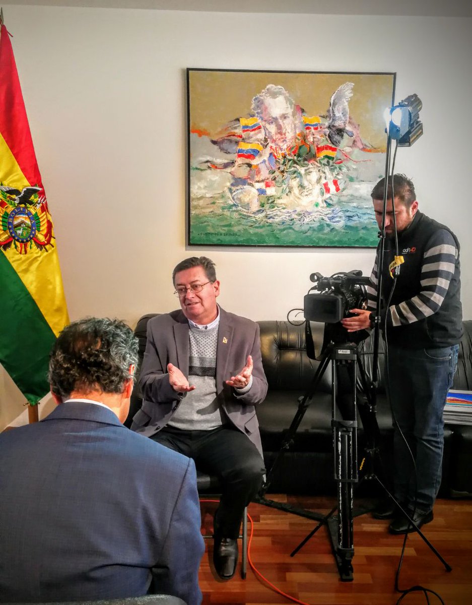 EmBolMexico's tweet photo. Emb. José Crespo recibe la visita de #FedericoLamont de @ABC760AM para grabar entrevista sobre relación bilateral 🇧🇴🇲🇽 #LogrosDeGestión #RevoluciónDemocráticaYCultural https://t.co/0GARZgkviM