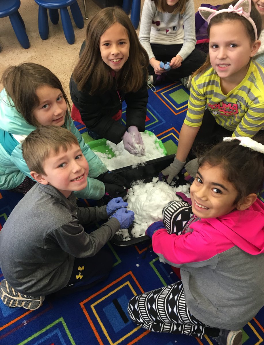 mrscolgansclass's tweet photo. Meet “Stan” the 2C Snowman! #sceslearners #sces2learn #second36 #sciencerocks2C #snowmuchfun https://t.co/DYNpk2nQh3