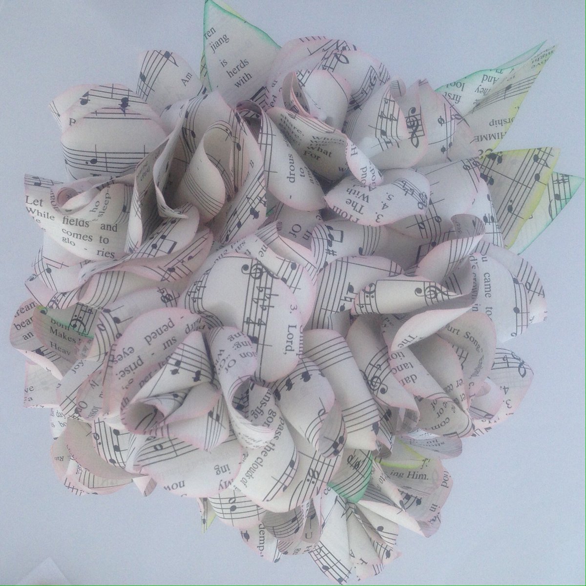 Shes_a_Crafty_1's tweet photo. https://t.co/ZrACdoaeRC
#etsymntt #craftshout #EpicOnEtsy #valentinesdaygifts #giftideas #PaperCrafts #paperchallenge #valentinesdayrose https://t.co/enGPCgP0MJ
