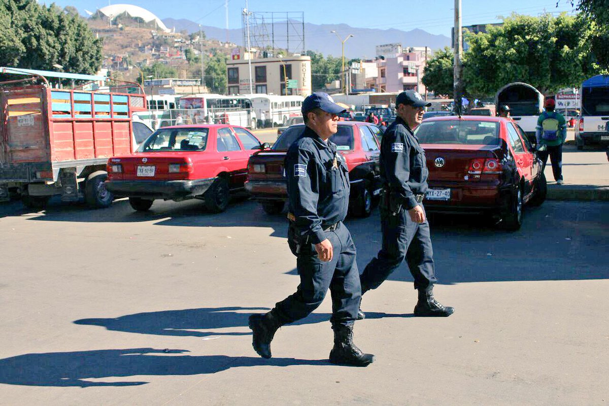 MunicipioSeguro's tweet photo. Recorridos de prevención y disuasión en la #Central de Abasto permanentes, Policías Municipales refuerzan la #Seguridad.
@JAHFraguas https://t.co/ulweolddH7