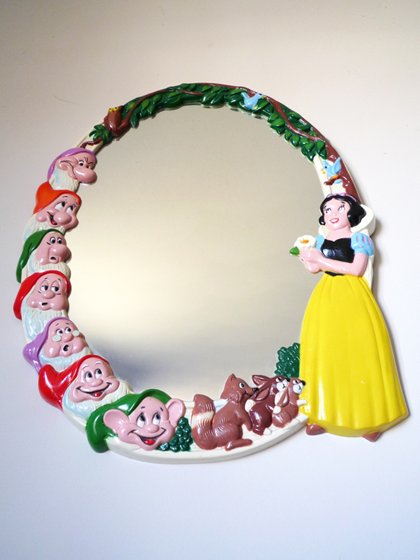 nortonandyoung's tweet photo. https://t.co/zfQN4YBilv Vintage Walt Disney Snow White and the Seven Dwarfs Wall Mirror Decorative #disney #disneyana #SnowWhite #sevendwarfs #collectibles https://t.co/i7x7egqA9i
