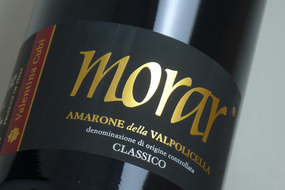 WineNewsIt's tweet photo. L’#Amarone #Valpolicella @C_Valpolicella 2010 #ValentinaCubi è #rosso caratteriale e generoso. Non rinuncia a qualche piacevolezza durezza olfattiva e dà il meglio in bocca dove è contrastato e vivace a #pranzo https://t.co/Xix2S25aSR