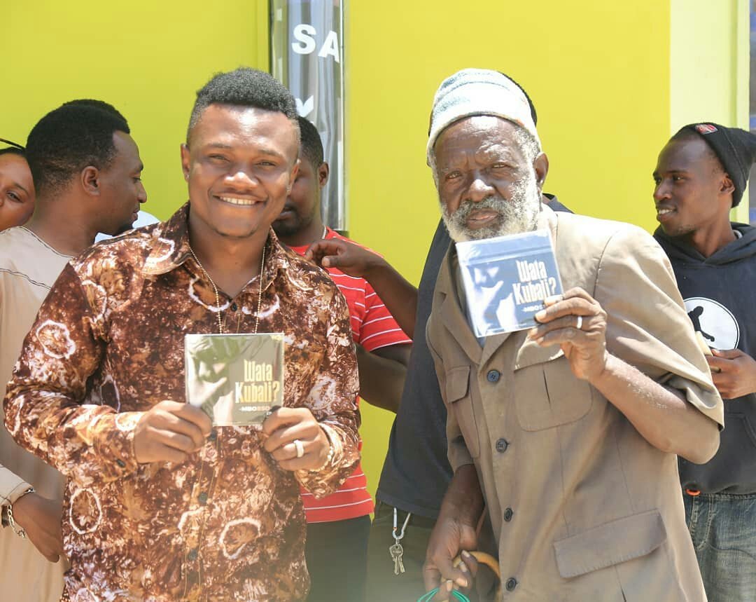 Wcbwasafi_'s tweet photo. All the way from IDODOMIYA #DODOMA much thanks #RasFm and All Media for your love & support ✊🙏🙏 #WATAKUBALI
Cc @Sallam_SK @diamondplatnumz https://t.co/YnwzyPCOVF