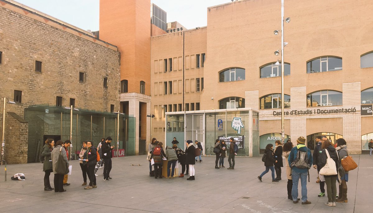 equitatorg's tweet photo. Gràcies @ecortesmau per preparar uns #ItinerarisRavaleros tan interessants! I gràcies a tots/es els voluntaris i entitats que ho vau fer possible. Propera parada: #hackató  #EDHackRaval #ravalejant #actitudEDhacker https://t.co/3kANNgP0wC