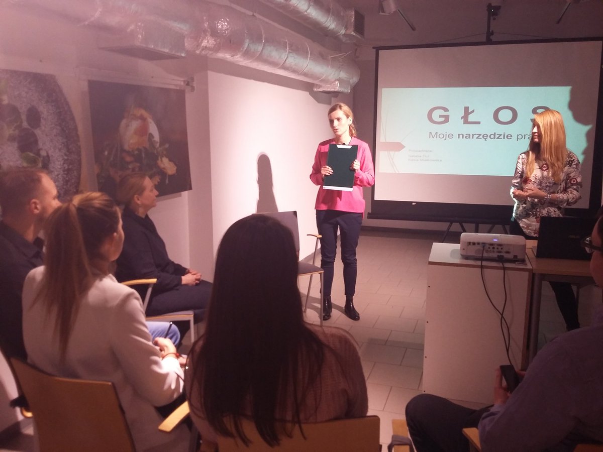 KlubTechWroc's tweet photo. Rozpoczynamy juz drugą część spotkania TechKlub Wrocław. 
Panie Natalia Dul i Katarzyna Miałkowskapoprowadzą warsztaty "Głos – moje narzędzie pracy".

Zaczynamy! https://t.co/9vb9lFGoK4