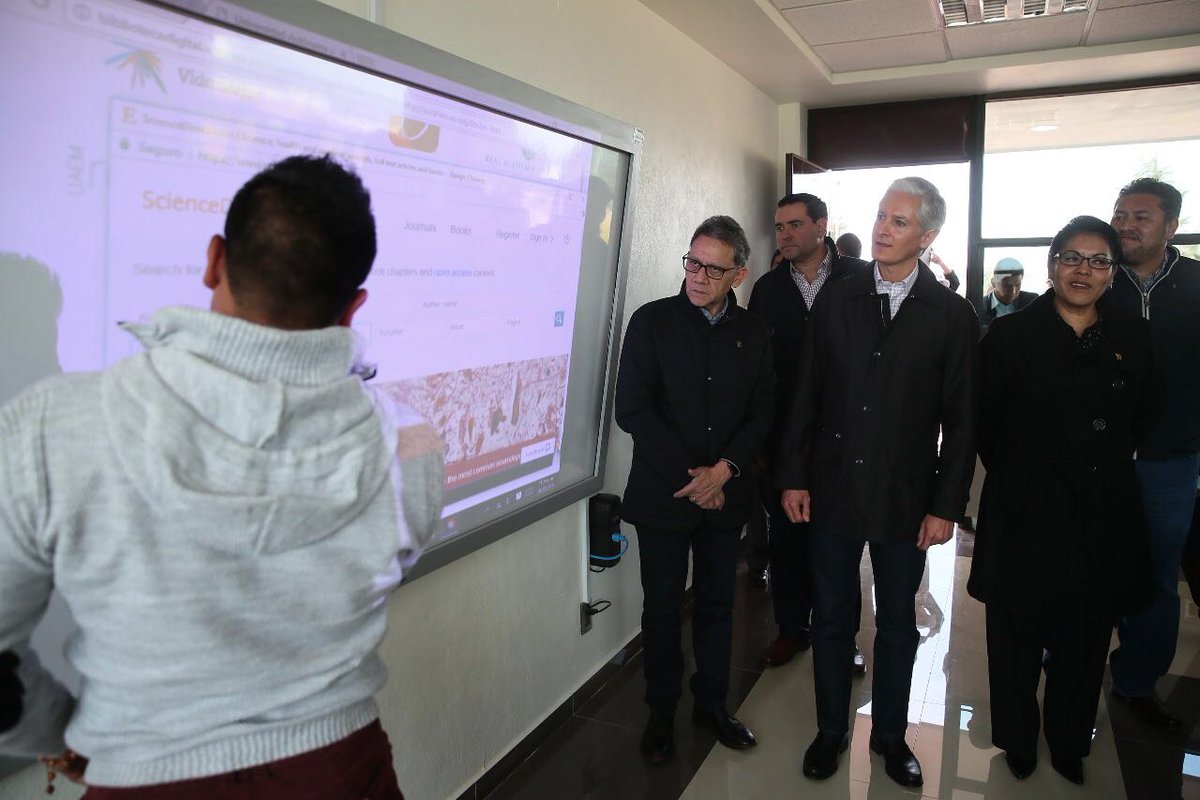 alfredodelmazo's tweet photo. Las nuevas instalaciones de la @UAEM_MX de #Amecameca hoy cuentan con un nuevo edificio para aulas, computadoras, laptops, cañones y pupitres, así como instalaciones para el resguardo de animales para la carrera de veterinaria. ¡Felicidades! https://t.co/L2HgW7h5zN