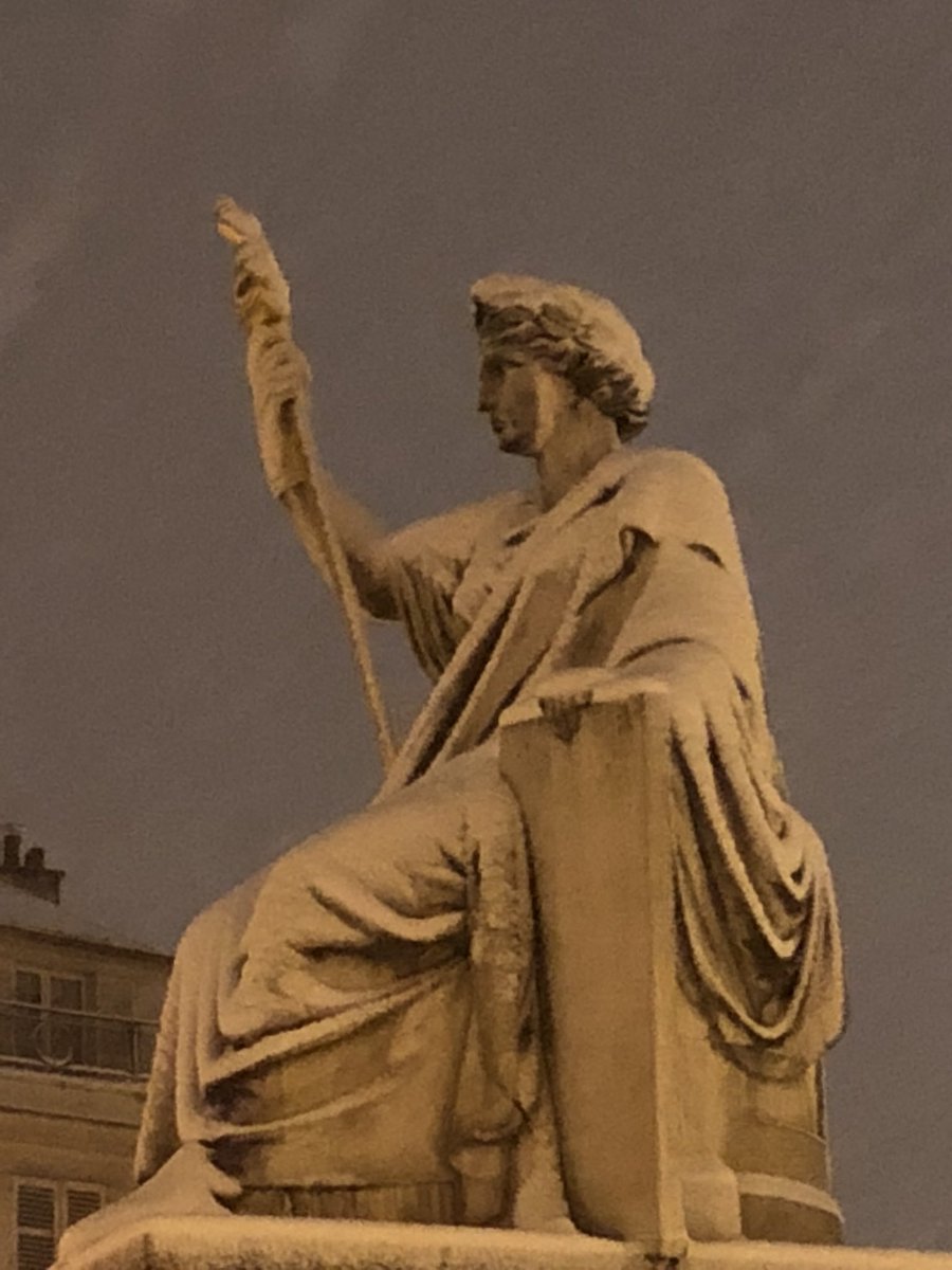 itfitzsimons's tweet image. Neige à Paris.