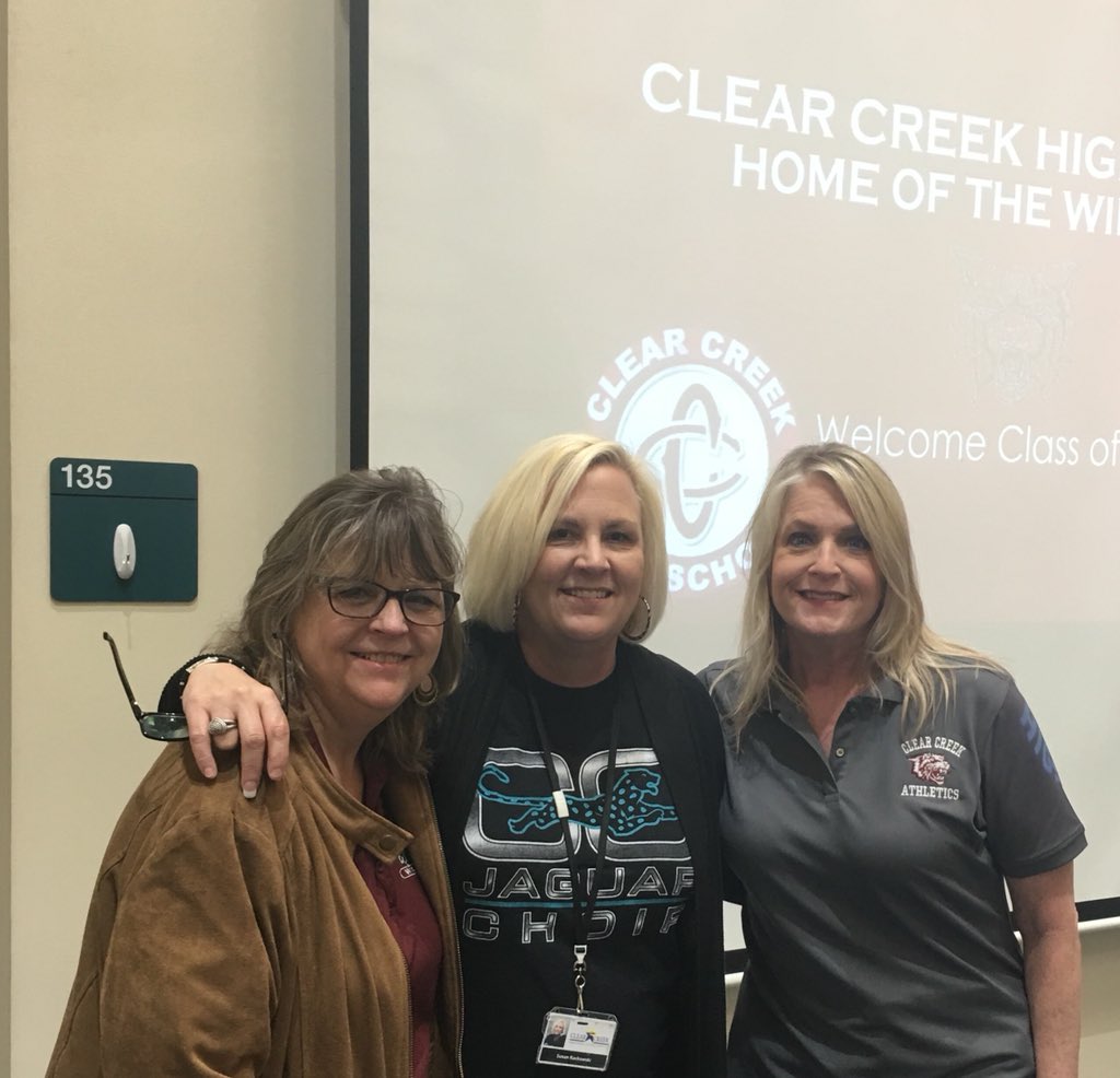 StaceyDukeBoyes's tweet photo. So much fun seeing the Clear Creek Intermediate 8th grade students for CCHS 9th grade registration today! Ms. Rackowski and Ms. Holmes did a fantastic job helping! #ccisdcounselors #NSCW18
#wildcatstothecore https://t.co/i9YHca0J5y