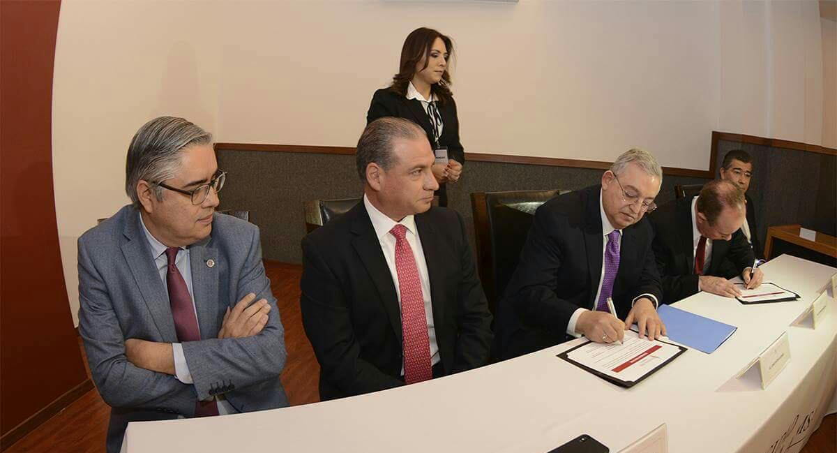 UTRCC's tweet photo. El Ing. Jamder González Esparza, rector de la UTRCC, estuvo en representación del Dr. Higinio González Calderón Secretario de Educación del Estado de Coahuila en la Ceremonia de Apertura de la Universidad Corporativa AHMSA. @mrikelme @HiginioGlzC @raulvela_e @SeduMediaCoah https://t.co/wCBj72avM5