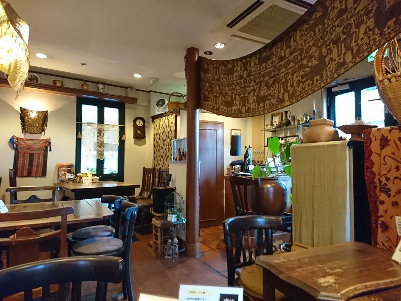 Photo阪急 阪急電鉄 隠家風 異国を味わうカフェ 宝塚花のみちセルカの ま ほ ら T Co Jkmrlmtygm アジア風の店内で ベトナム風のミックスパフェを注文 仙草ゼリーとはすの実のバランスが絶妙 宝塚 まほら 花のみちセルカ カフェ
