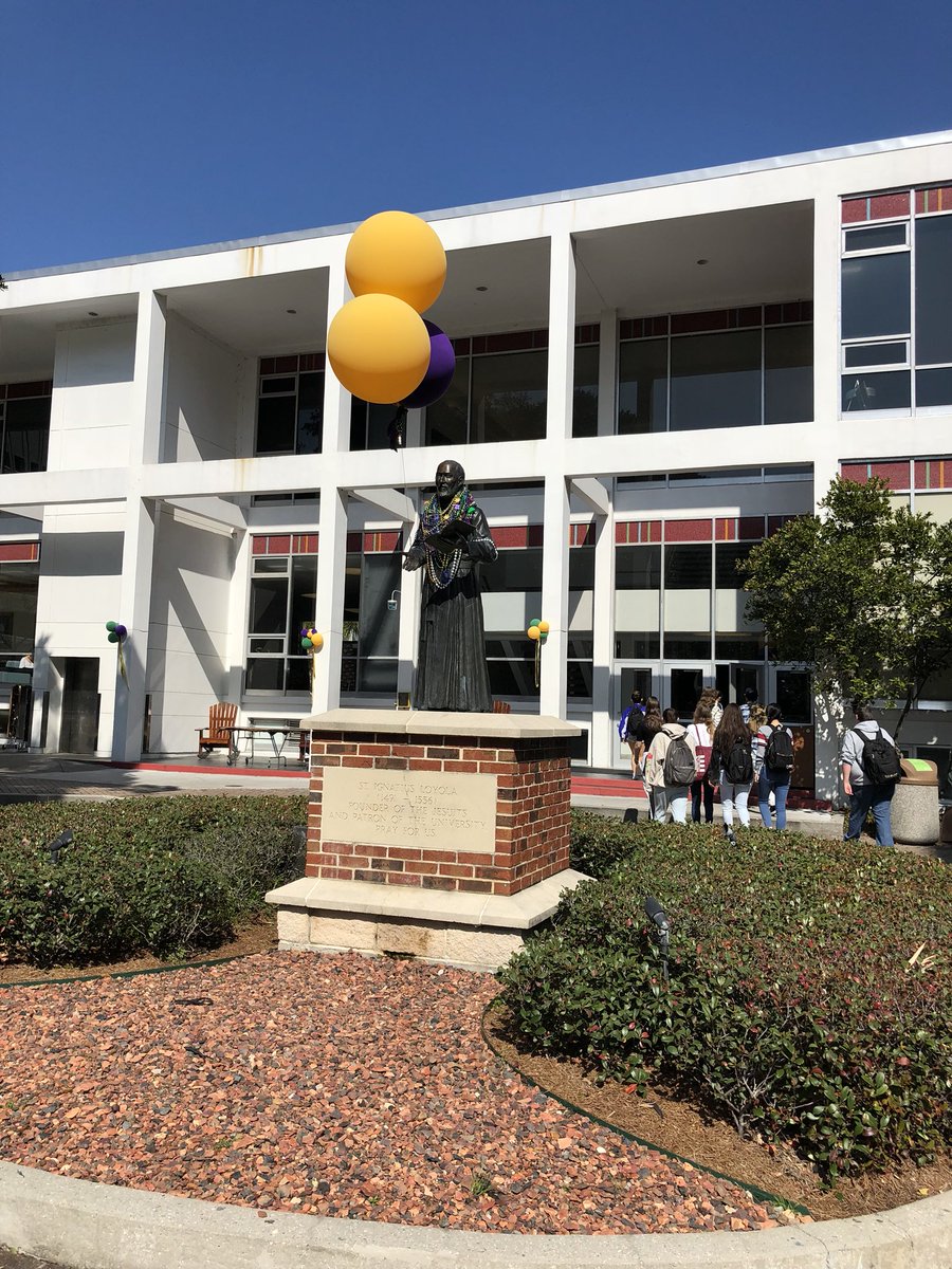 LoynoAMA's tweet photo. Tomorrow in the Library we will be handing out King Cake! “What will it cost!” you ask? Just a follow on our twitter and Instagram! Make sure to stop by! #mardigras #kingcake https://t.co/PUMGfCWp7s