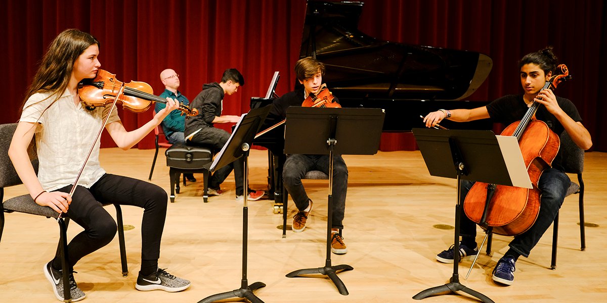 SFStateLCA's tweet photo. The Via Rose Piano Quartet, @FrictionQuartet performed in #masterclass at #SFSUYehudiMenuhinFestival for #ChamberMusic on Feb. 1. 📸: @sreanghok #SFSU https://t.co/pcN05NXQL1