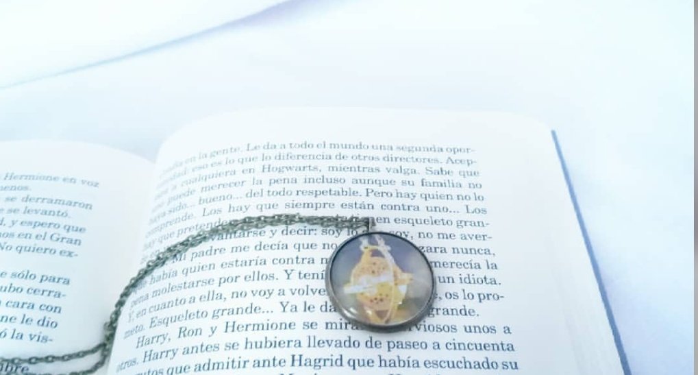 Colgante Giratiempo📿⏳

Este artilugio mágico es de nuestros preferidos. Si tuvierais uno en vuestras manos, ¿para qué lo utilizaríais?