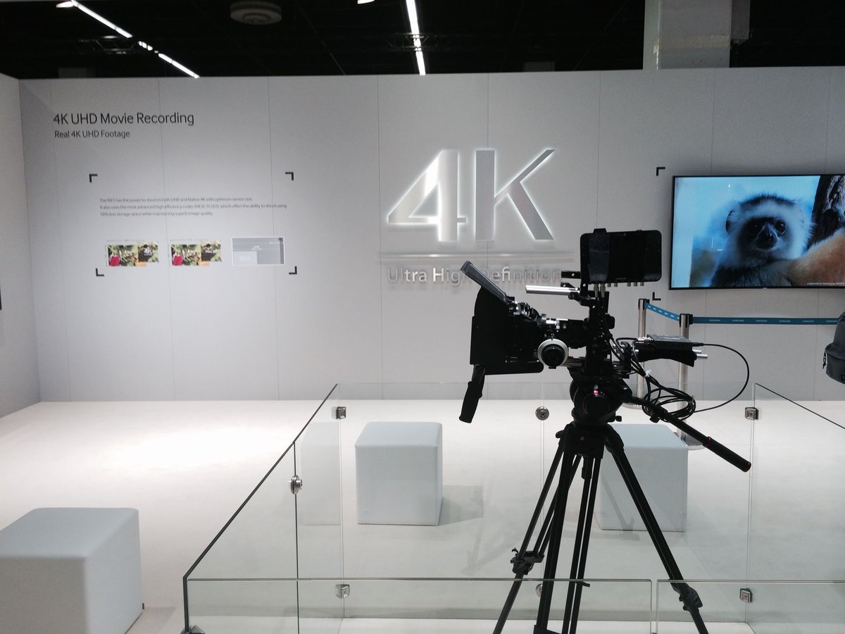 leziwok's tweet photo. Whaaaaat ?! 😮 #Samsung 'may release NX2' to showcase Exynos CPU and Galaxy S9 capabilities #EOSHD https://t.co/TjwxiZzjIl #photography https://t.co/vs4EUtTv0T