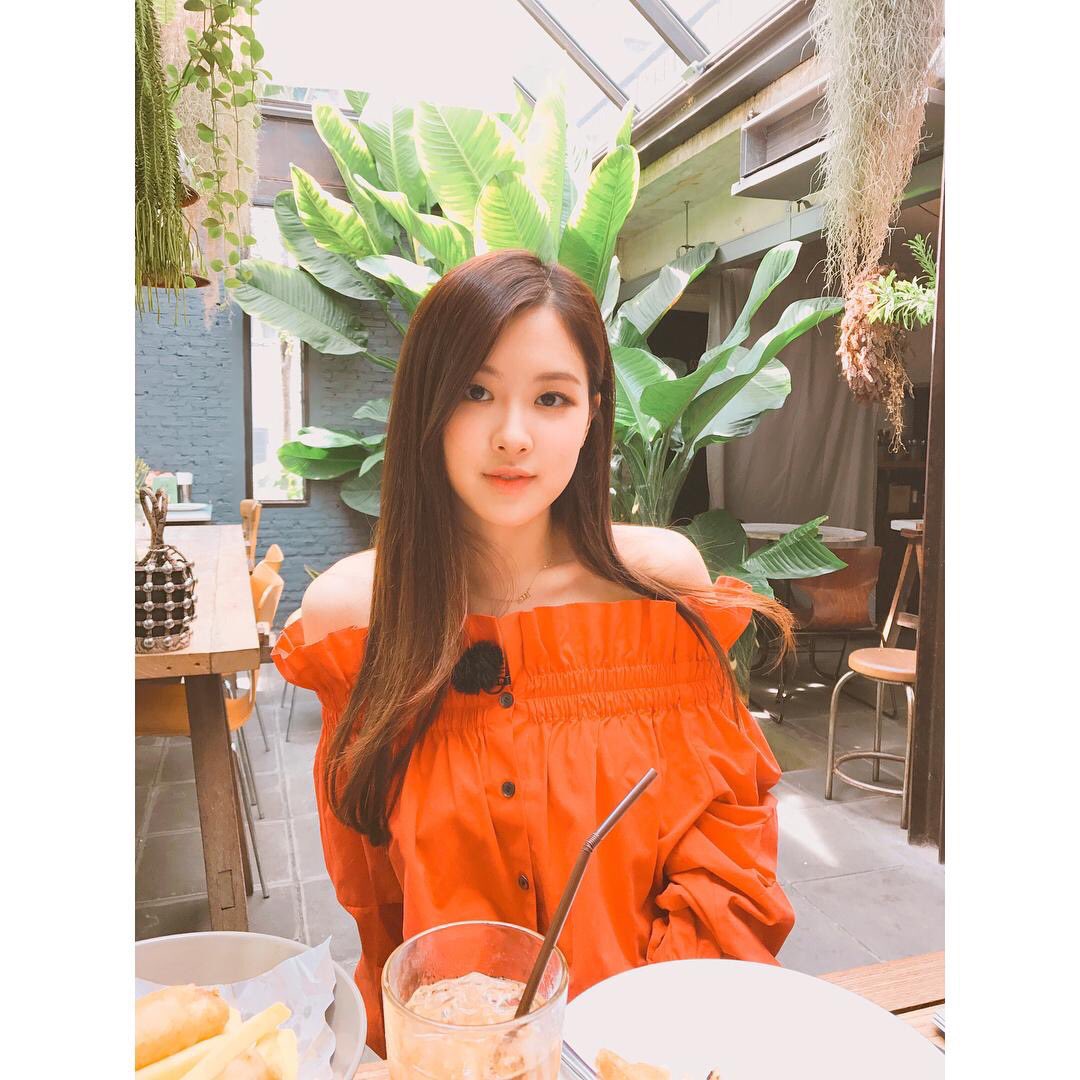 ROSE_FRANCE_FAN's tweet photo. [INFORMATION] 180206  Publication sur le compte Instagram de BlackPink par Rosé💜❤💫
#BLACKPINK #ROSÉ #LESROSESSONTROUGES #VOILAPOURQUOIJEPORTEDUROUGE #💋 #BAHAHA #VOUSMEMANQUEZ #MESBLINKS #LeJourOùJaiBeaucoupMangé 
#JeFaisCommeSiJeNavaisPasÉtéPhotographiée #BLACKPINKHOUSE! https://t.co/P0b9AS9Tn1