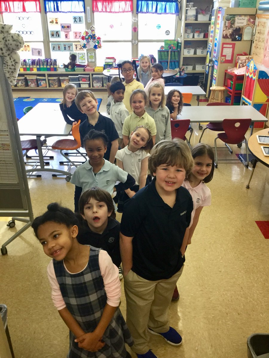 cw3rdgrade's tweet photo. Happy Tuesday! On our way to Spanish class. 😊😊
#rstories18 https://t.co/WghcVEysy3