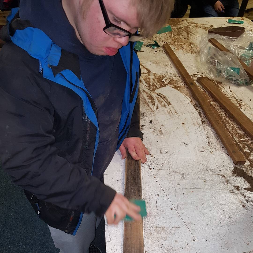 Seeds_4_Success's tweet photo. The bridging project team who are restoring by hand an old bench. This will be placed in Hindon Church as a new memorial bench.
.
.
.
#s4s #seeds #seeds4success #youthwork #mere #hindon #wiltshire #bridgingproject #bench #restoring #memorialbench https://t.co/6Jx6SVTisa