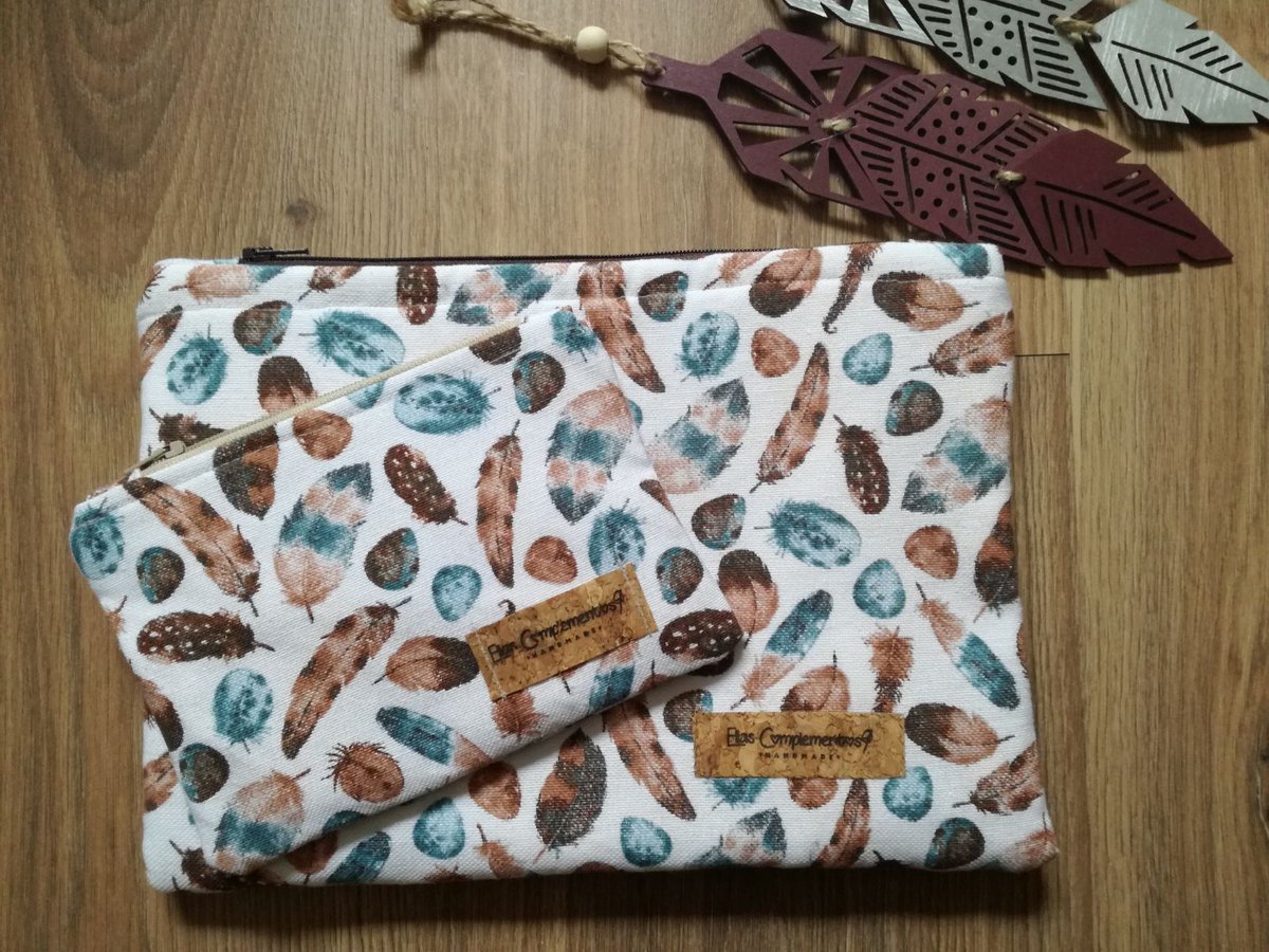 ellascomp's tweet photo. Las #plumas se llevan todo el #año. No te quedes sin tu #bolso y tú #monedero. #Siguenos en #Facebook.
#ellascomplementos #diseñosqueenamoran #diseñadoracanaria #Handmade #hechoencanarias #invierno #FelizMartes #llevamecontigo #Moda #love #Canarias #enamoradadelosbolsos https://t.co/0jzhacoPSd