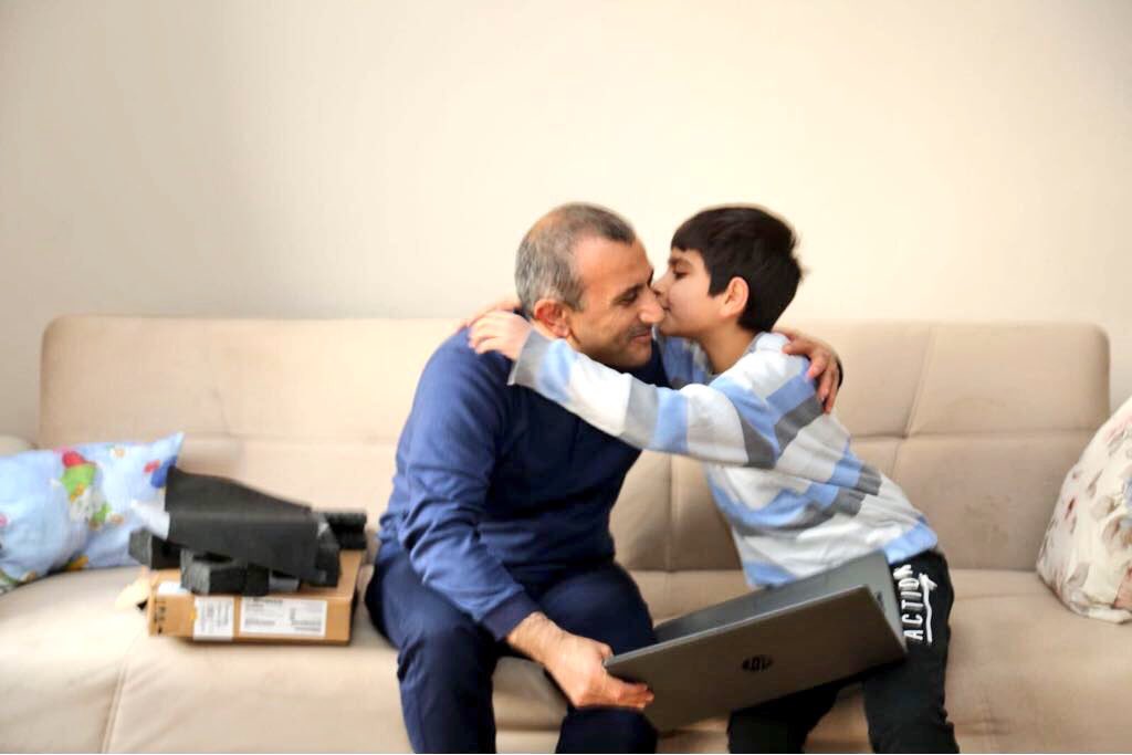 tuncaysonel's tweet photo. Akşamları düzenli olarak yaptığımız ev ziyaretlerinde çocuklarımızın isteklerini yerine getirmeye devam ediyoruz.Bize destek veren hayırsever dostlarımıza da teşekkür ediyoruz... https://t.co/WWf0qprf6K