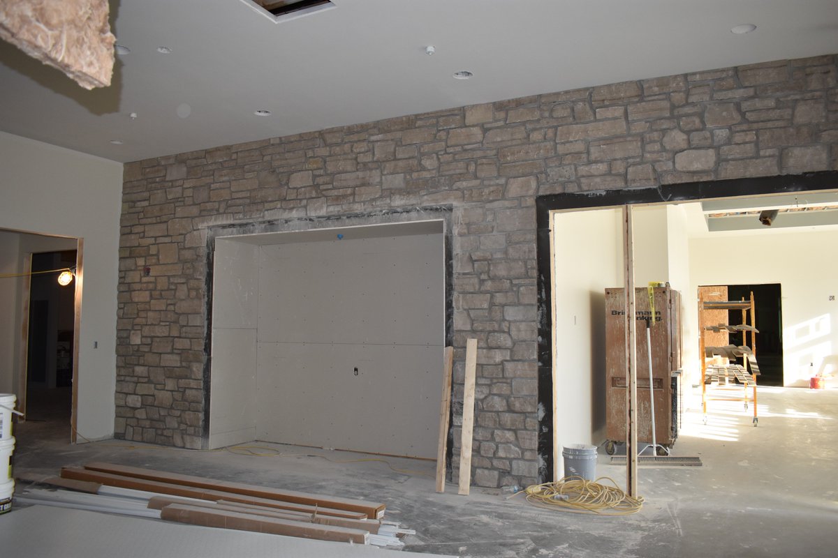 BogeyHillsCC's tweet photo. Stone wall in the Lounge! Opening in May for our members to enjoy brand new amenities, but with the same Club feel. https://t.co/CsKAmhdCnb
