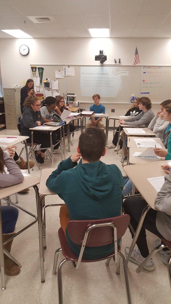 KelbaughKathy's tweet photo. Visiting HHS to collaborate w/ Ms Jones about TSGI in her Gov't class. @HerefordHSBulls @Prettyboyes1 @7DE_deer @mrs_wisnom #HZonePD https://t.co/Y68trhxOJx