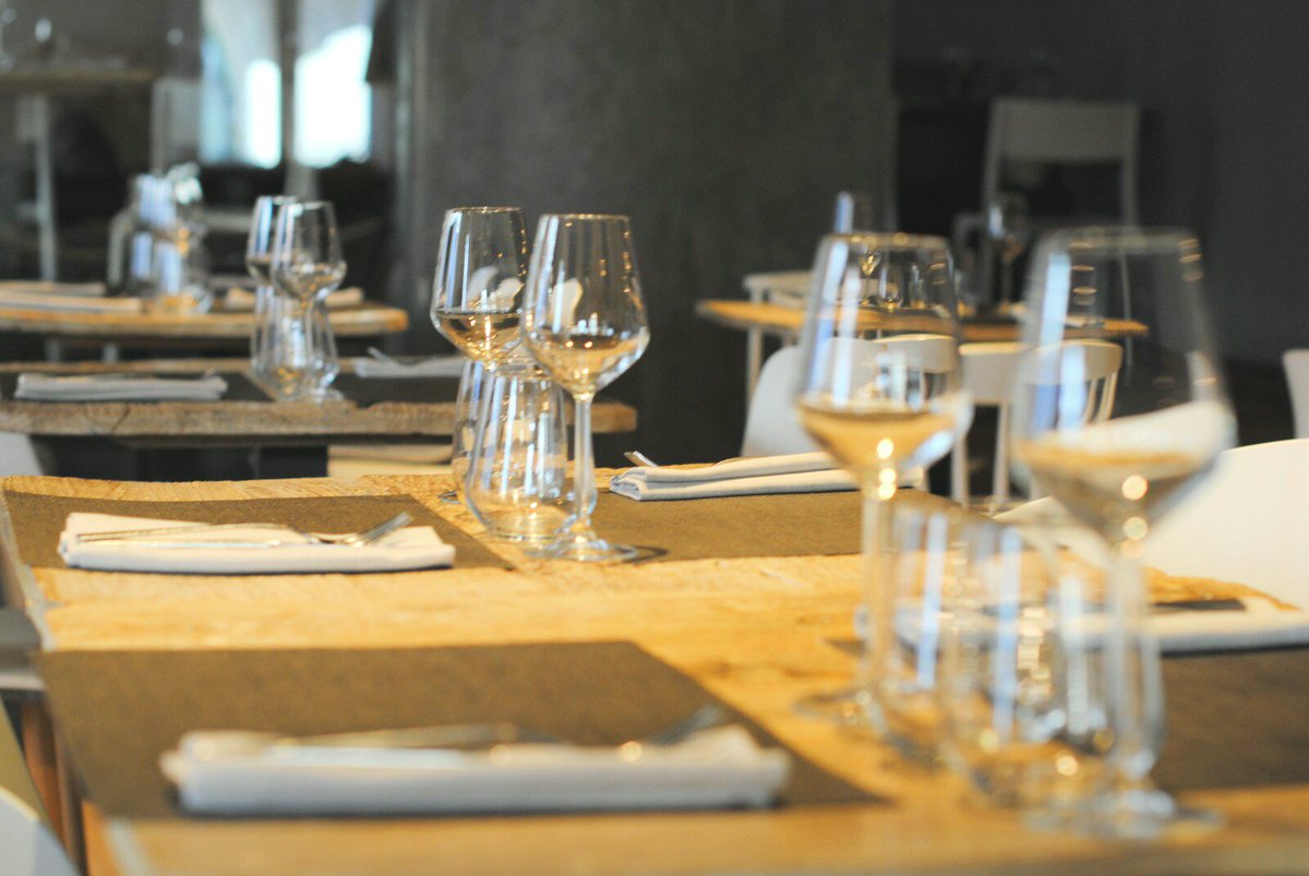 sextomadrid's tweet photo. ¿Buscando un lugar para cenar? en @sextomadrid encontrarás el lugar perfecto para disfrutar de la cena y continuar con la sobremesa en nuestra coctelería
#sextomadrid #restaurantesmadrid #cenarenmadrid https://t.co/2C7n5SgWQh