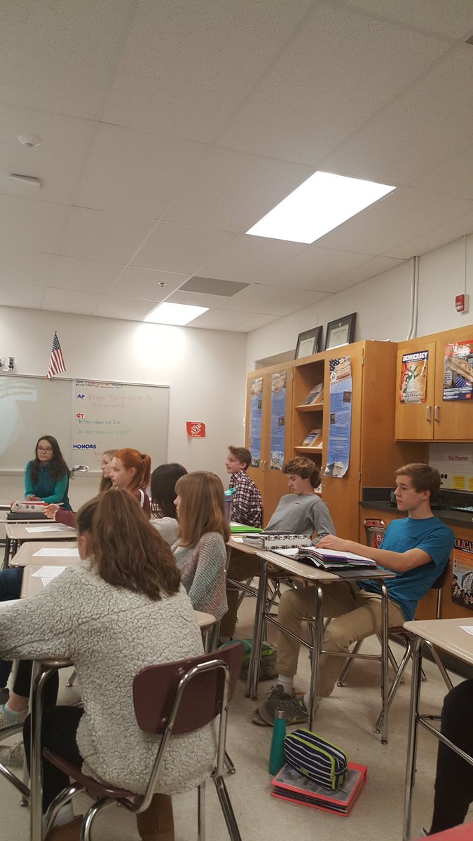 KelbaughKathy's tweet photo. Visiting HHS to collaborate w/ Ms Jones about TSGI in her Gov't class. @HerefordHSBulls @Prettyboyes1 @7DE_deer @mrs_wisnom #HZonePD https://t.co/Y68trhxOJx
