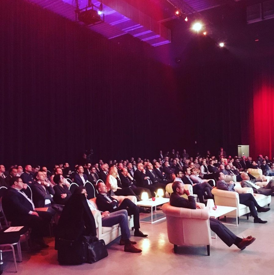 Kimbeeerley's tweet image. Full house! #oraclesummit