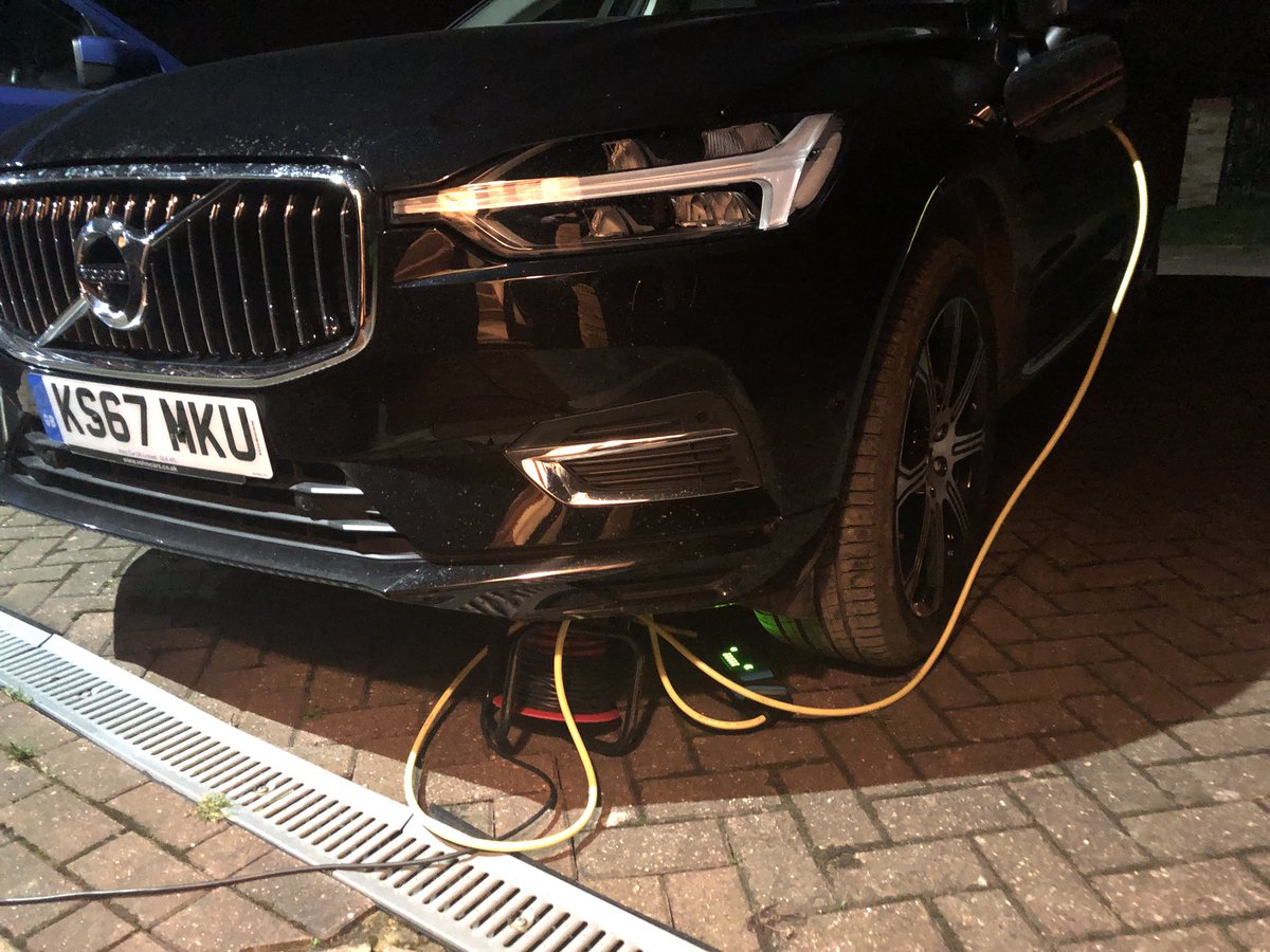femalemechanic1's tweet photo. Charging the chariot for tomorrow, luckily I have a driveway outside my house. #hybridproblems https://t.co/xohhTmso4Q