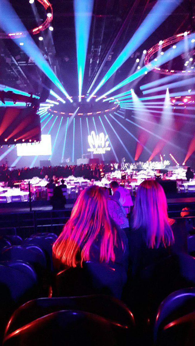 EsseveeGirl's tweet photo. Throwback! Were nen wijvenavond!  @miaawards @Nikitaaave @Destadsbader
#MIAs #NielskeOnTop #WestVlamingenOnTop #SkwonMeiske https://t.co/MQbVL0Ihaf