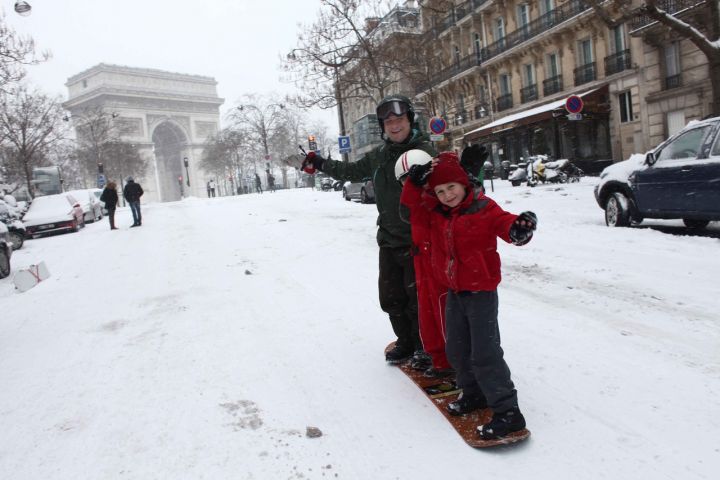 guidespacekilly's tweet image. Il semblerait que pour les joies de la neige, Paris semble plus indiqué que les Alpes dans les jours à venir. La vraie question est: &quot;Les météorologues ont-ils prévu un bulletin d&apos;estimation de risques d&apos;avalanches pour la région parisienne...?&quot; 😀😊🙃