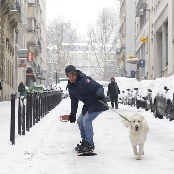guidespacekilly's tweet image. Il semblerait que pour les joies de la neige, Paris semble plus indiqué que les Alpes dans les jours à venir. La vraie question est: &quot;Les météorologues ont-ils prévu un bulletin d&apos;estimation de risques d&apos;avalanches pour la région parisienne...?&quot; 😀😊🙃