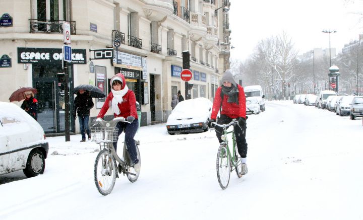guidespacekilly's tweet image. Il semblerait que pour les joies de la neige, Paris semble plus indiqué que les Alpes dans les jours à venir. La vraie question est: &quot;Les météorologues ont-ils prévu un bulletin d&apos;estimation de risques d&apos;avalanches pour la région parisienne...?&quot; 😀😊🙃