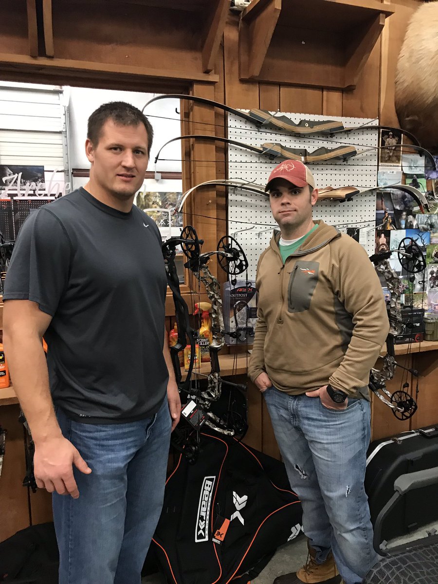 thearcheryden's tweet photo. Meet The Archery Den's new owners! @LoganWh18374048 @klug_karl https://t.co/8ogbXkRcPC