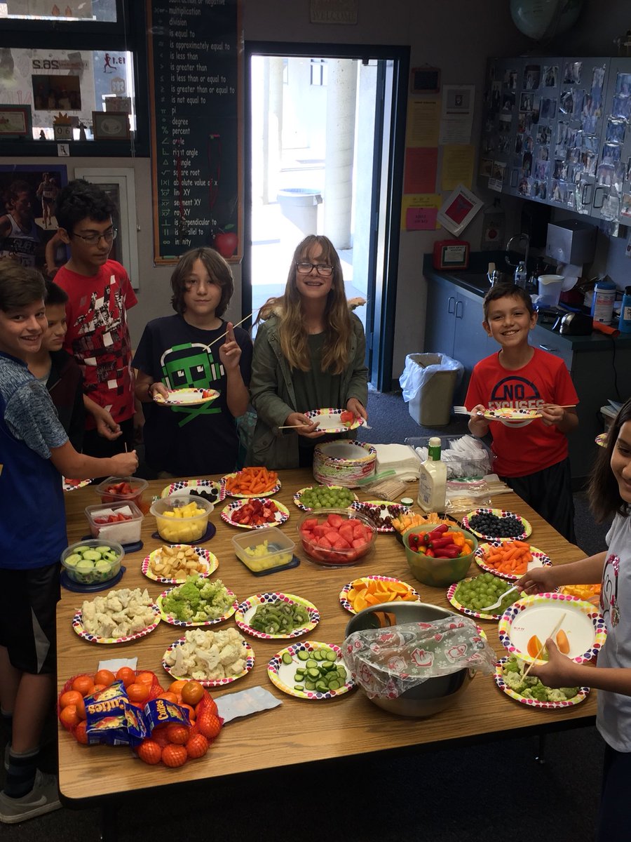 How do we teach the value of healthy eating?  We do it!!  Another day where school is fun!! 😍<a href="/hillsdalepride/">Hillsdale Middle</a> <a href="/CajonValleyUSD/">CajonValleyUSD</a> <a href="/Mr_Launder/">Jacob Launder</a>