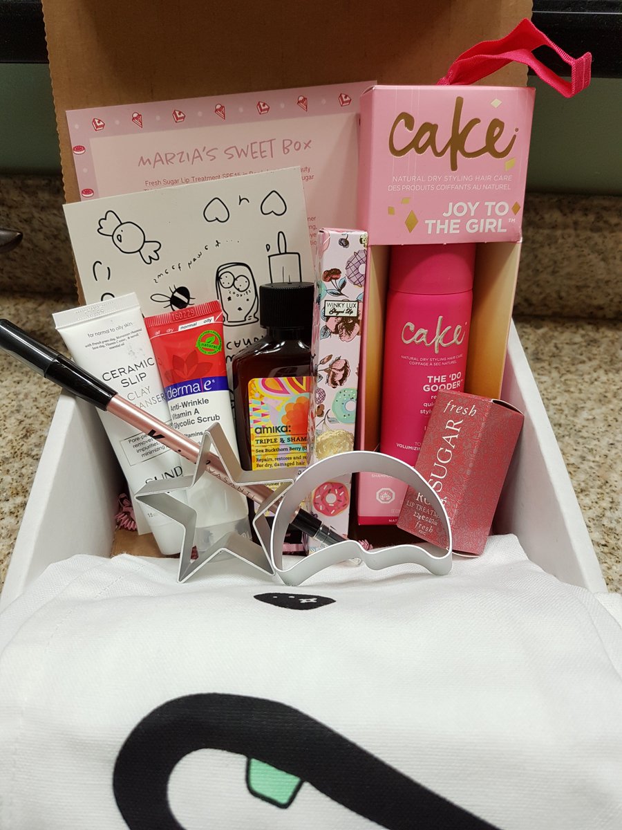 SarahNovaLive's tweet photo. Unboxing the Sweet Box! @Reelstyle @MarziaPie #subboxes #reelstyle https://t.co/rTzgMdOX78 https://t.co/Alj123MBmP