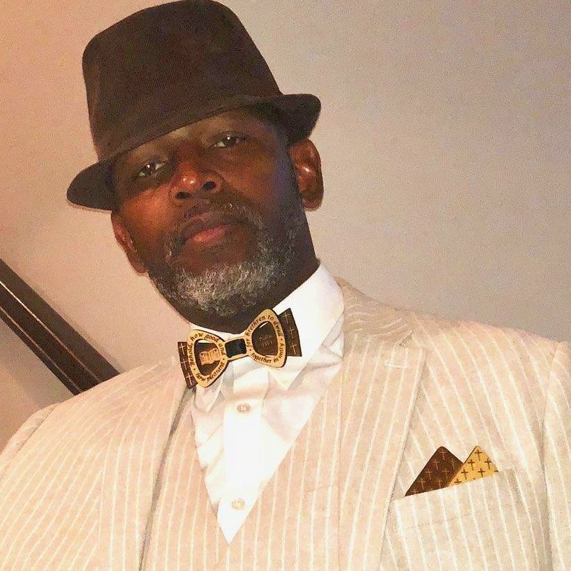 StoryWoodWear's tweet image. What a combo! Psalm 133:1 makes quite a statement on this preacher. #whatstoryareyouwearing

#woodbowties #woodenbowtie #woodbowtie