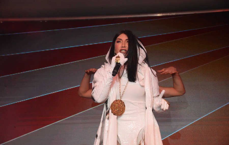 RaBiA34350's tweet photo. 👑@handeyener👑
#Whitefest2018 🎤❤🎤❤ https://t.co/aSEViGLy4u