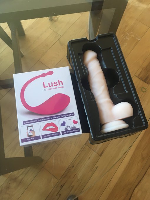 Omg omg look what I found in my mailbox!!! Thank you so much Numidor!! https://t.co/8B6RsOZwPV<a href="/tag/onmfc"class="tags"><span>#onmfc</span></a>