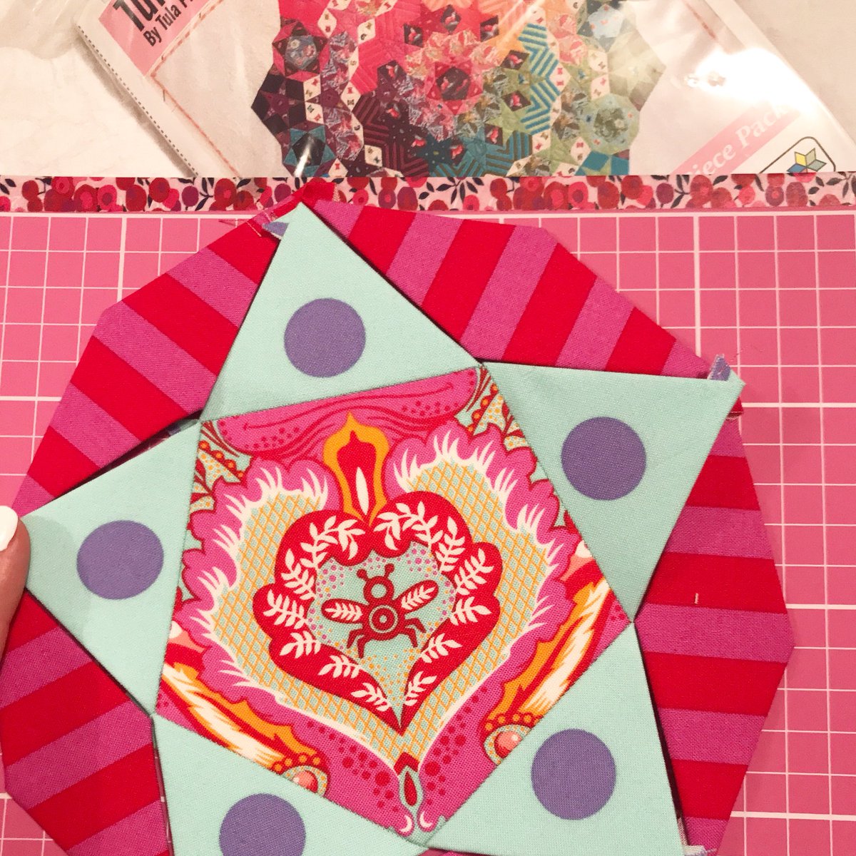 madewithmadness's tweet photo. Until I get my hands on some matching @aurifil threads as @TulaPink told us all today I will just be basting my pieces for my #tulanova #quilt it is going to take some time but be very worth it...the centre of my quilt... #crafttherapy https://t.co/fq9DpzKxLM