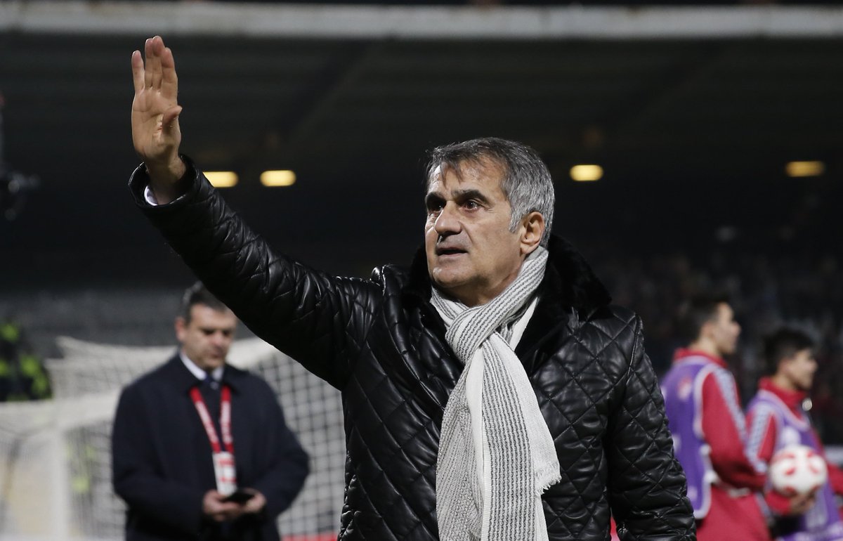 fanatikcomtr's tweet photo. Şenol Güneş: Bazen diyorum ki ne olacak, söyle gitsin. Sonra diyorum ki, söyleyince ne olacak, sus bitsin! https://t.co/duINkuSuKN https://t.co/5mlMdyxN97