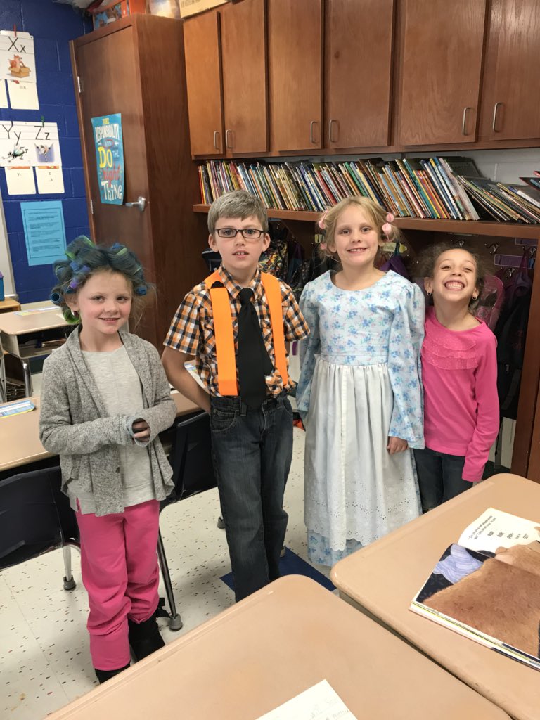 JDCSNews's tweet photo. JDPS students dressed up to celebrate the 100th day of school #jdcsprimary https://t.co/STVt7ub1lr