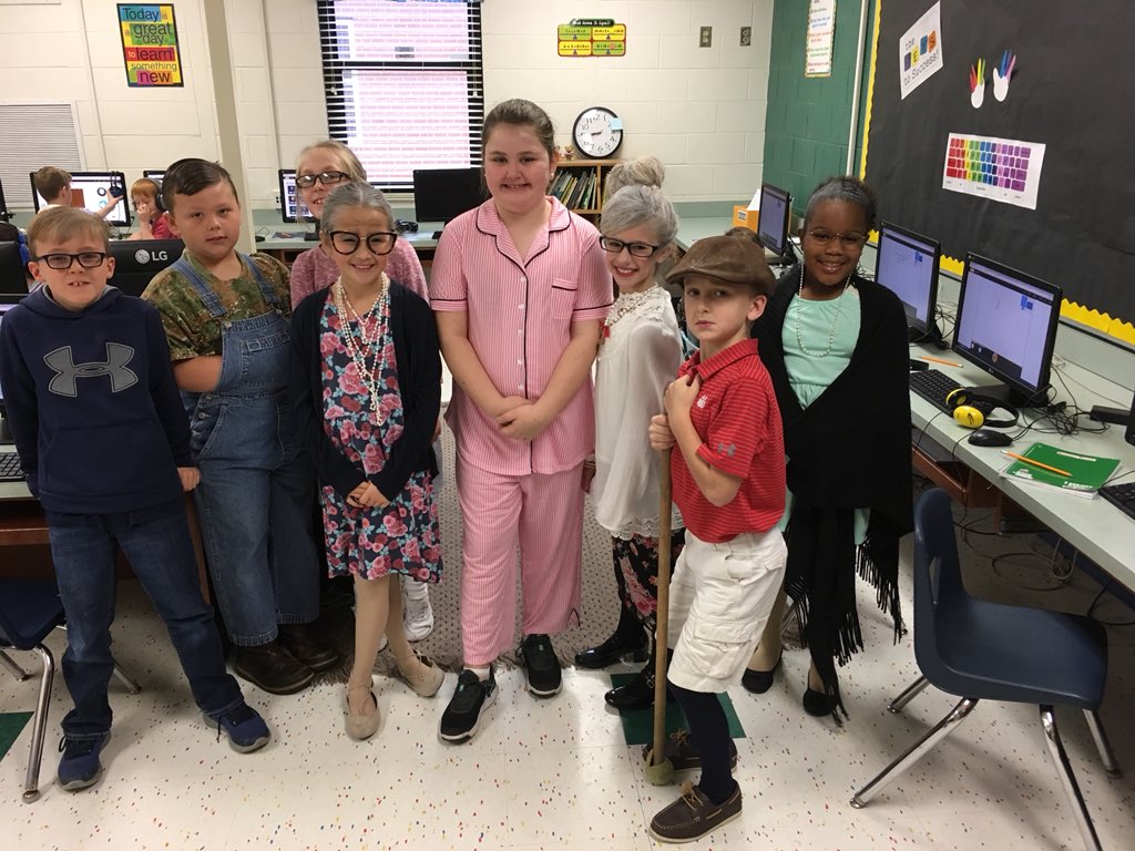 JDCSNews's tweet photo. JDPS students dressed up to celebrate the 100th day of school #jdcsprimary https://t.co/STVt7ub1lr