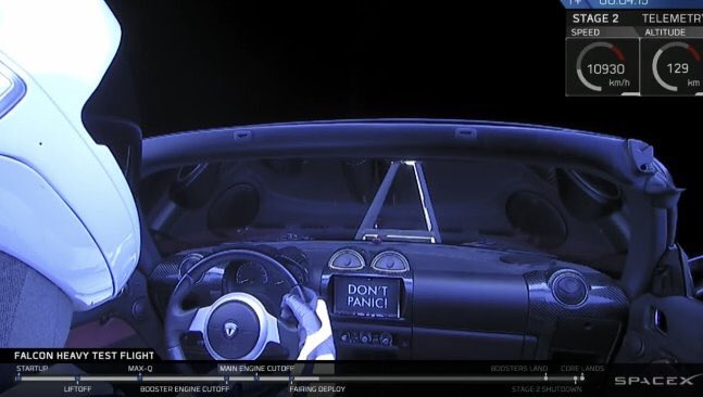 umutayildiz's tweet photo. Whow whow whow. 🚀🚀🚀Bir test fırlatılışı olmasına rağmen beklenen bütün görevler tamamlandı!!! Şu anda Mars yolunda bir Tesla Roadster var ve roketin parçaları da güvenli bir şekilde Dünyaya döndü. İnsanlı yolculuklar hızla başlasın!! #falconheavy #spacex https://t.co/EHXxRMUUVH