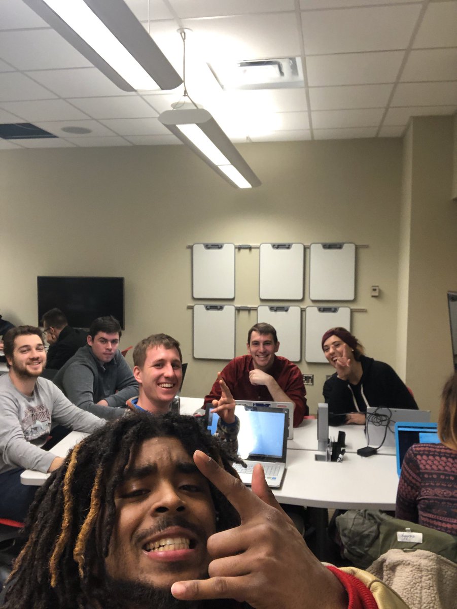 arnette_damon's tweet photo. In class chillin https://t.co/OTBZtA8zXL